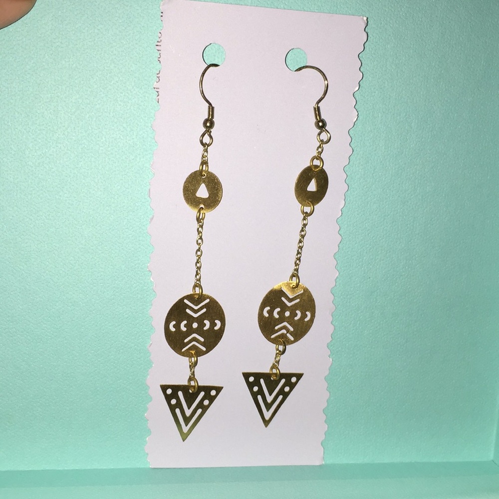 Geometric dangle earrings. - Picture 2 of 3